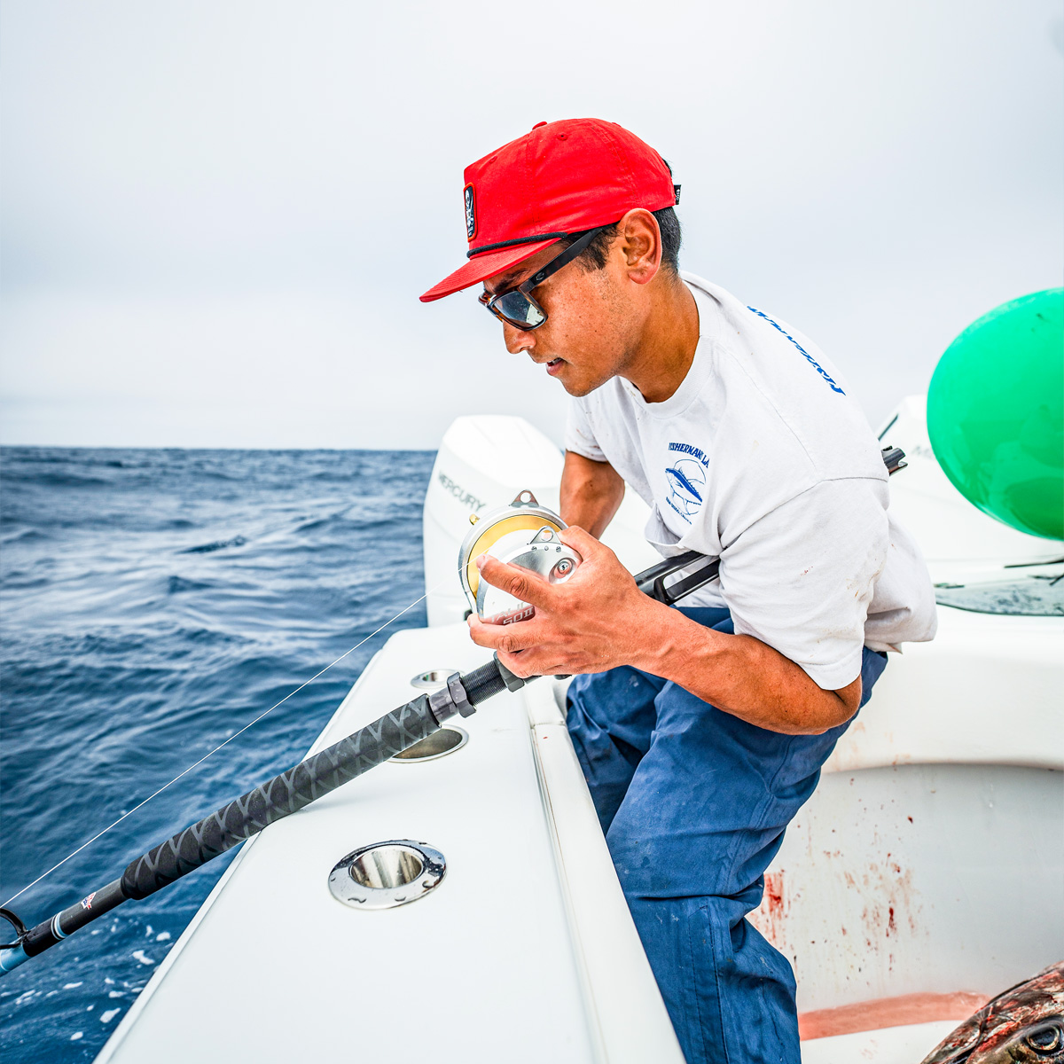 Author Ricky Fischel using the Winthrop Tackle Terminator Adjusta-Butt on his Seeker OSP 3X rod against the boat rail for leverage while engaged in battle with a big Bluefin